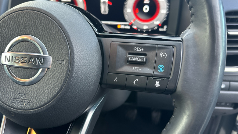 Nissan Qashqai 1.3 DiG-T MH Tekna 5dr Petrol Hatchback